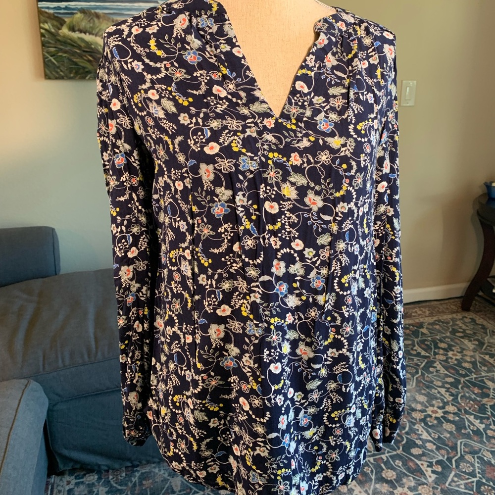 Dark navy blouse with print, very comfortable